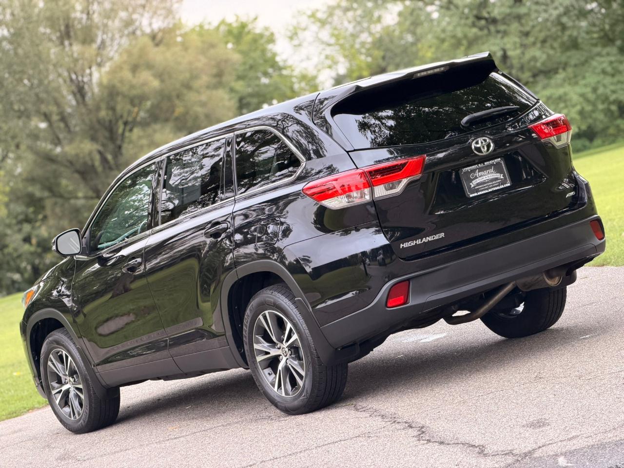 Toyota Highlander LE V6 AWD (Natl) 2019