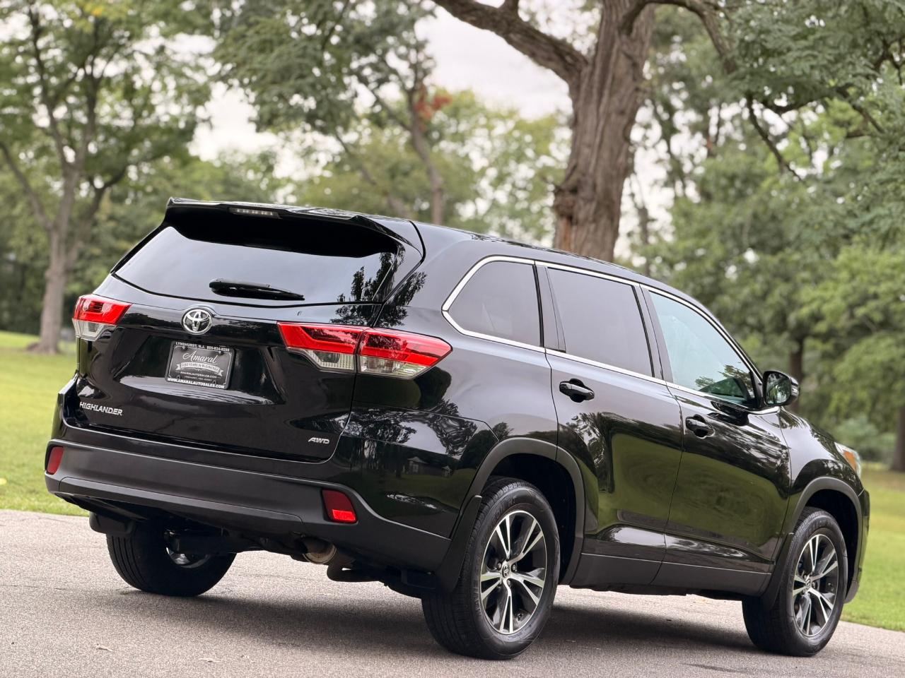 Toyota Highlander LE V6 AWD (Natl) 2019