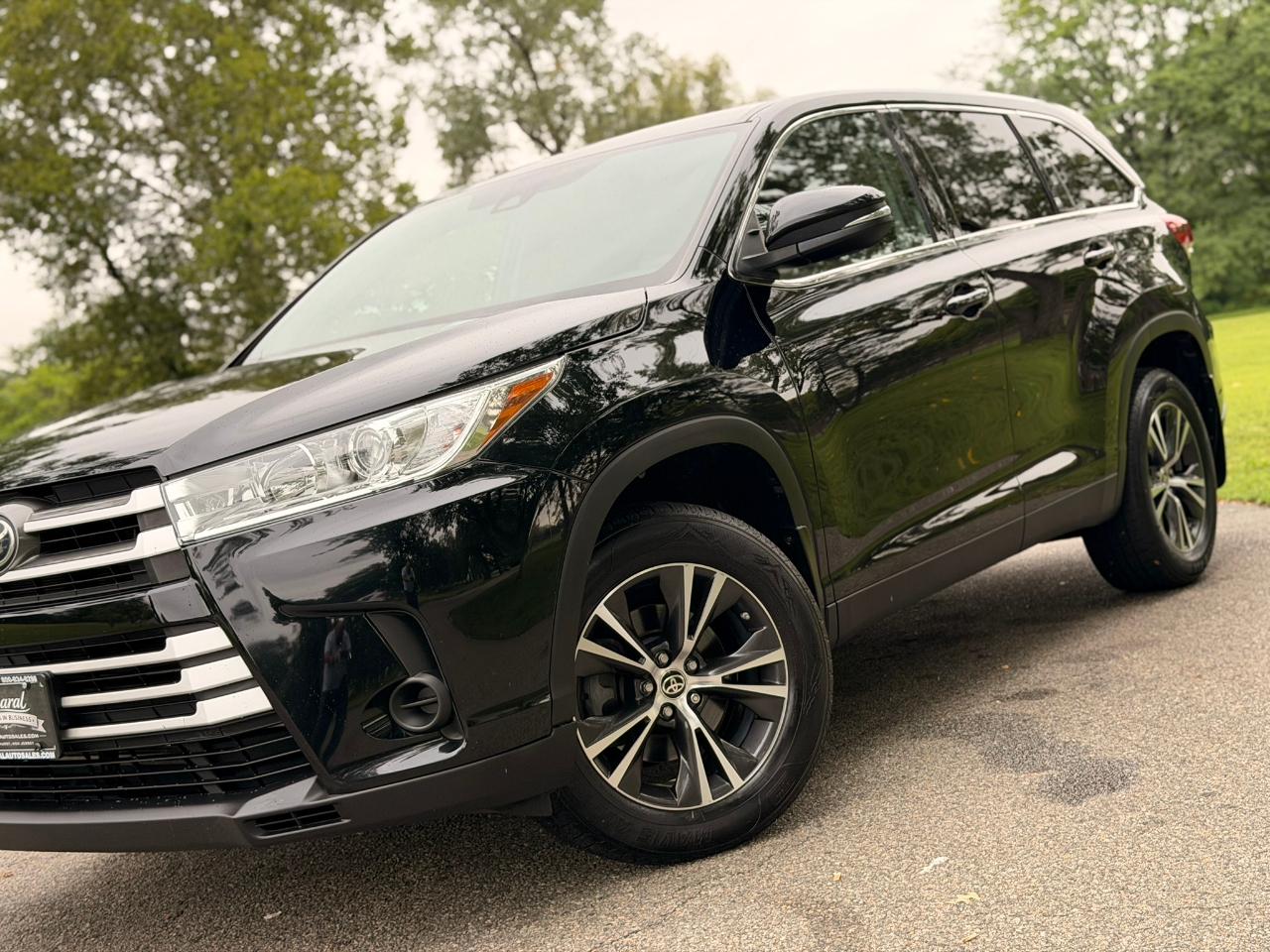 Toyota Highlander LE V6 AWD (Natl) 2019
