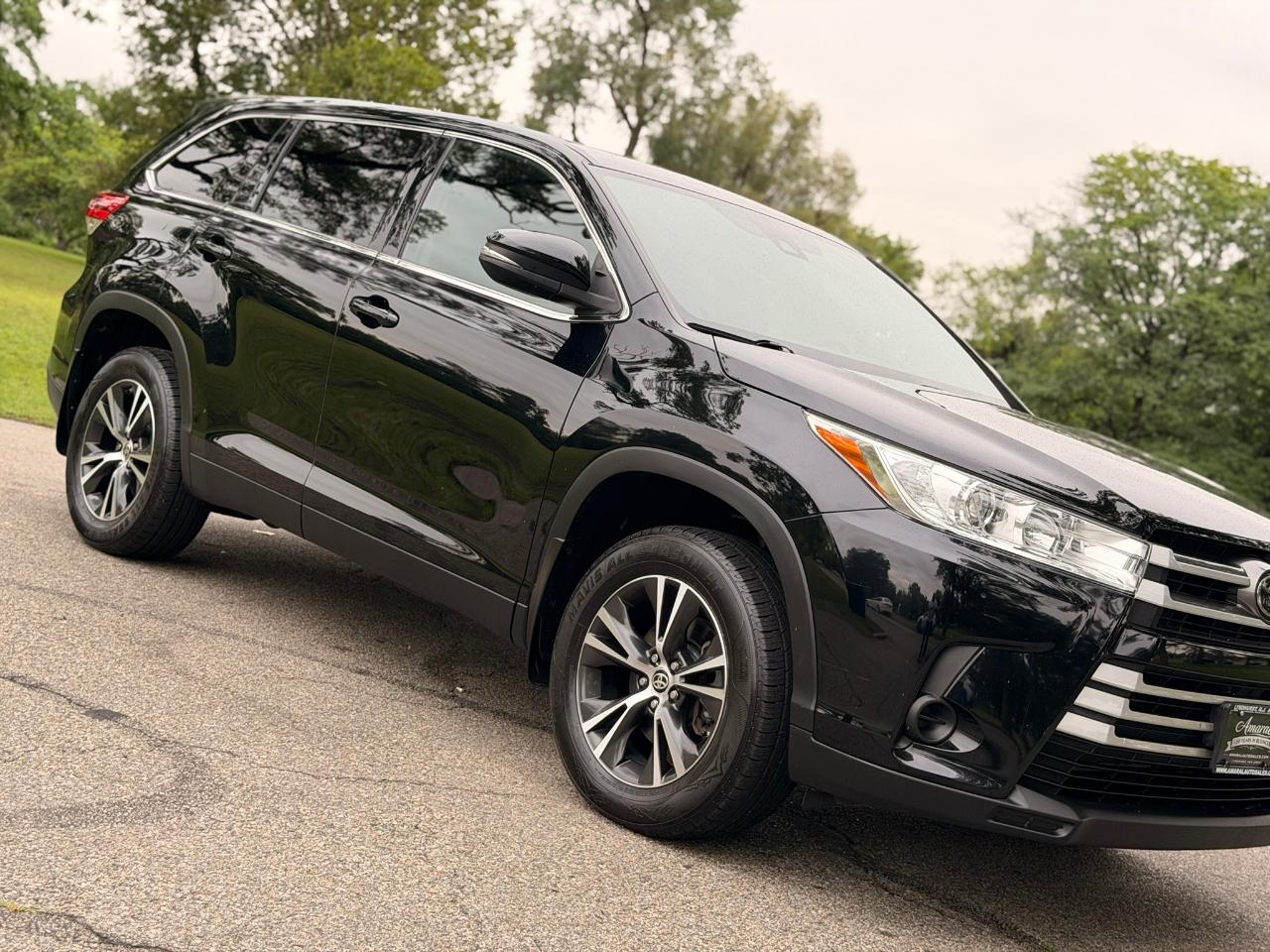 Toyota Highlander LE V6 AWD (Natl) 2019