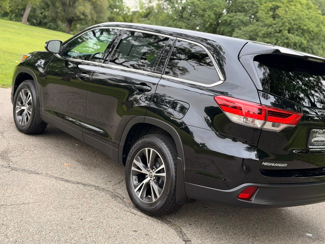 Toyota Highlander LE V6 AWD (Natl) 2019