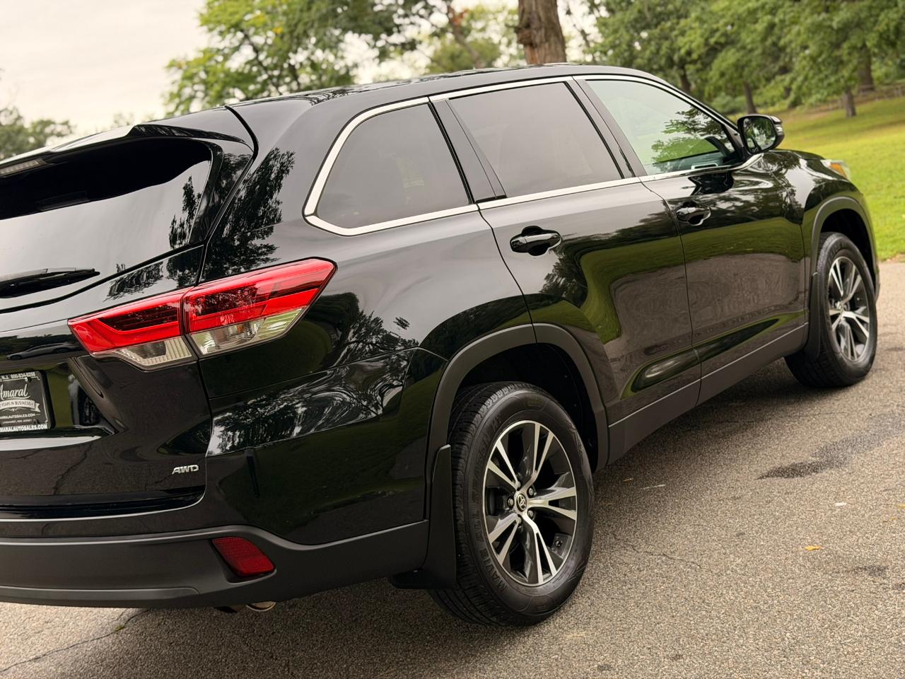 Toyota Highlander LE V6 AWD (Natl) 2019