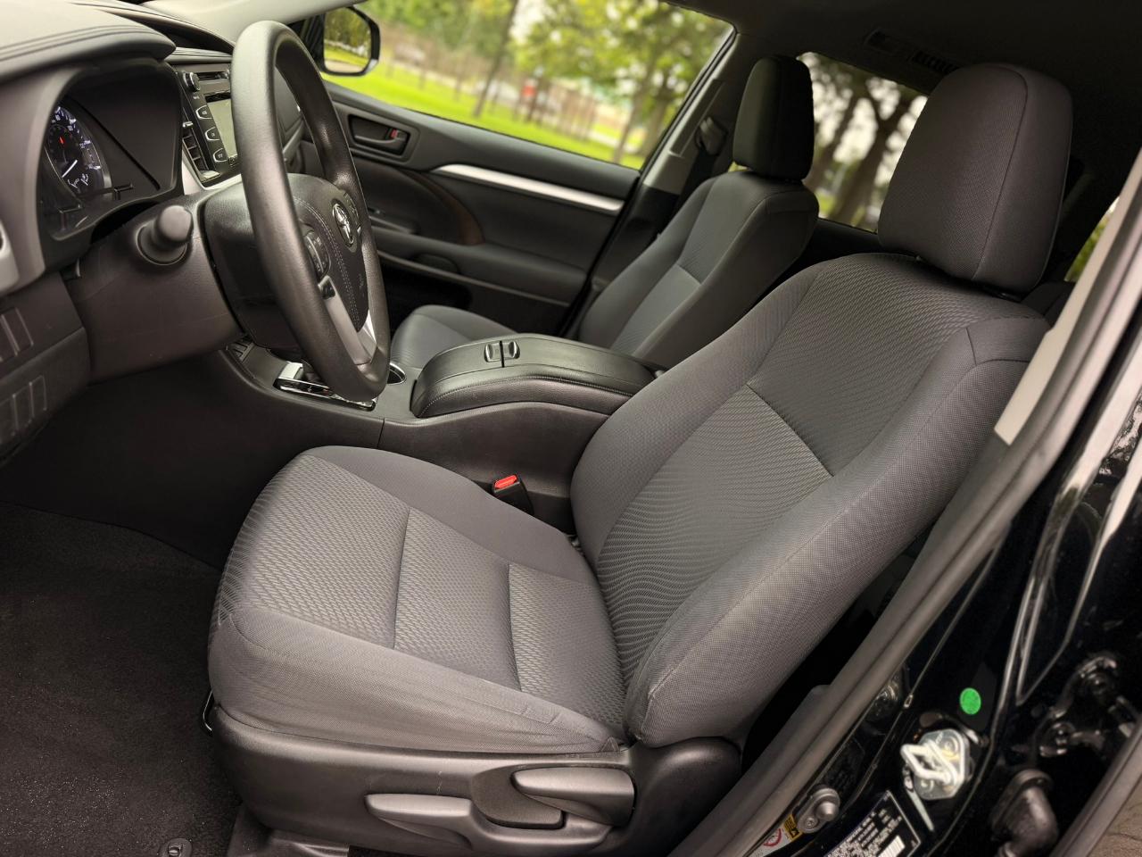 Toyota Highlander LE V6 AWD (Natl) 2019