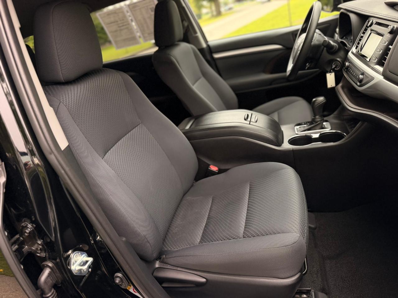 Toyota Highlander LE V6 AWD (Natl) 2019