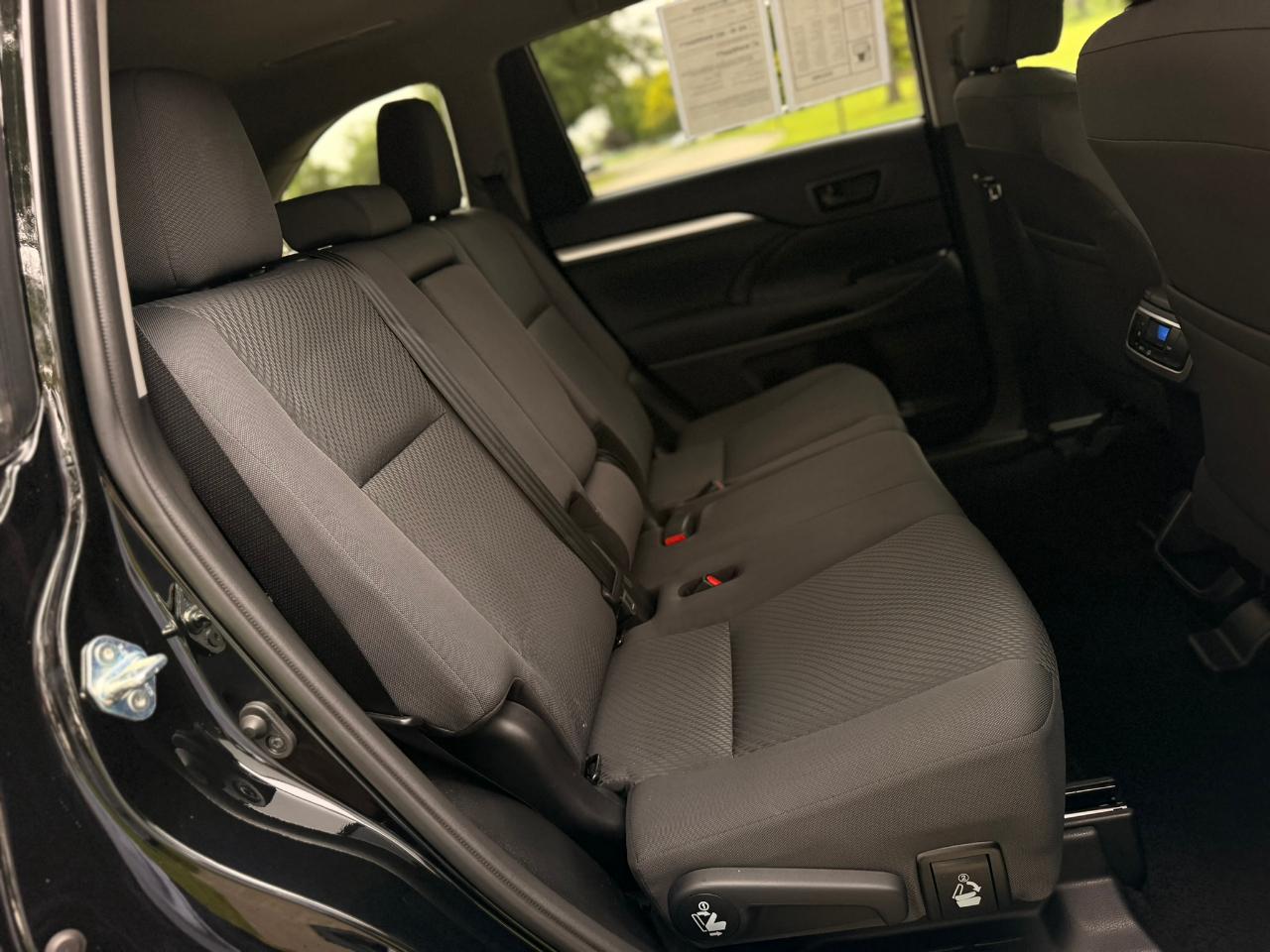 Toyota Highlander LE V6 AWD (Natl) 2019