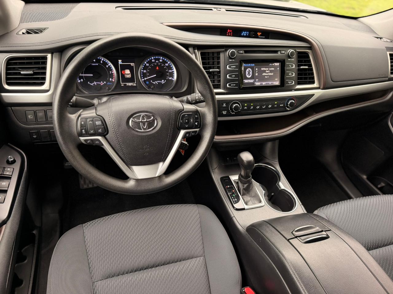 Toyota Highlander LE V6 AWD (Natl) 2019