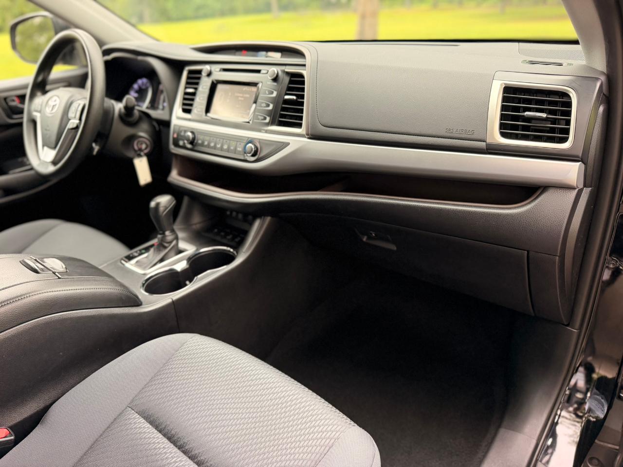 Toyota Highlander LE V6 AWD (Natl) 2019
