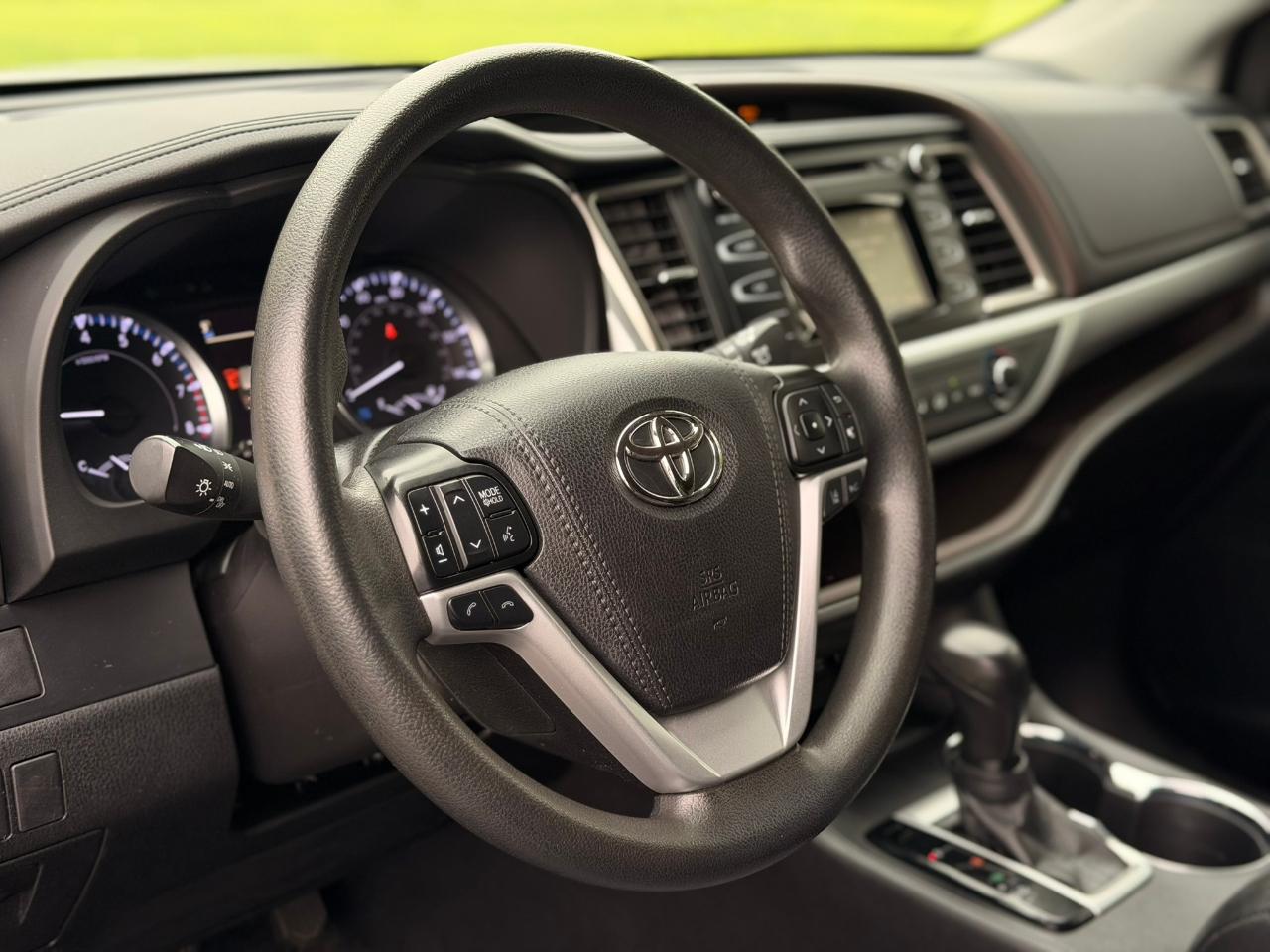 Toyota Highlander LE V6 AWD (Natl) 2019