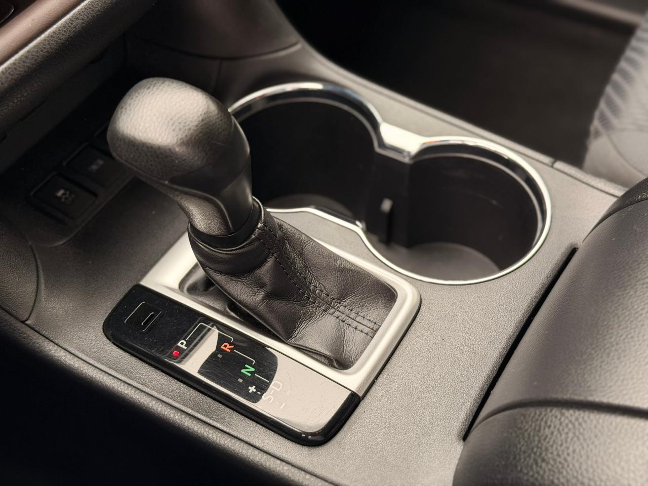 Toyota Highlander LE V6 AWD (Natl) 2019