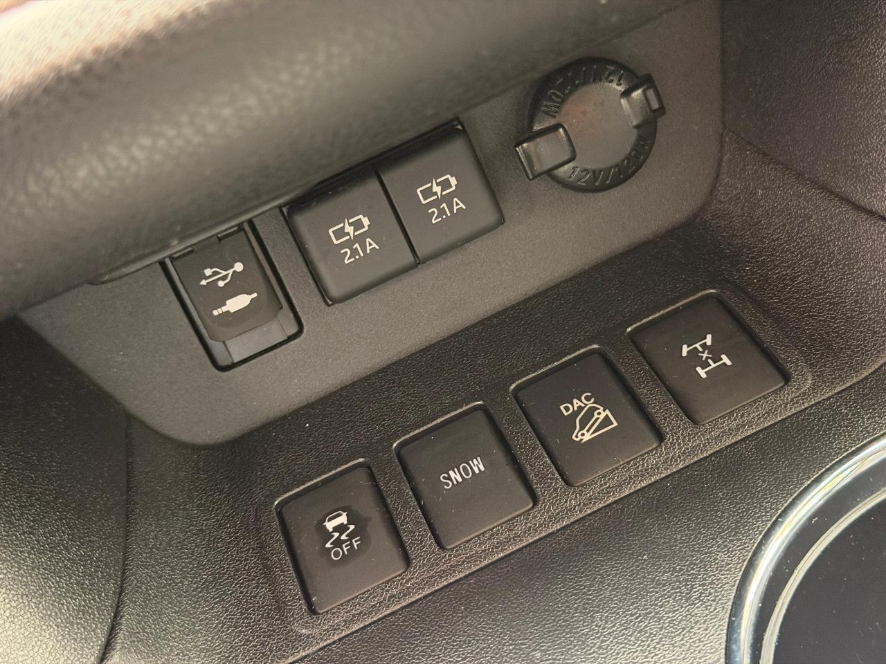 Toyota Highlander LE V6 AWD (Natl) 2019