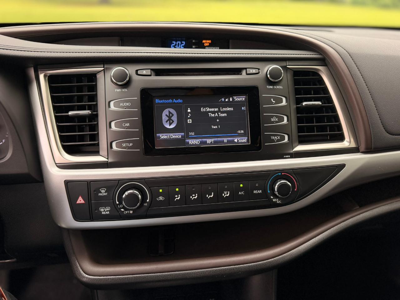Toyota Highlander LE V6 AWD (Natl) 2019