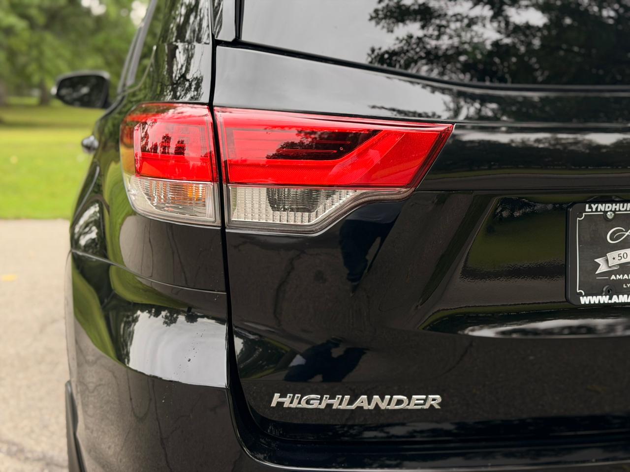 Toyota Highlander LE V6 AWD (Natl) 2019