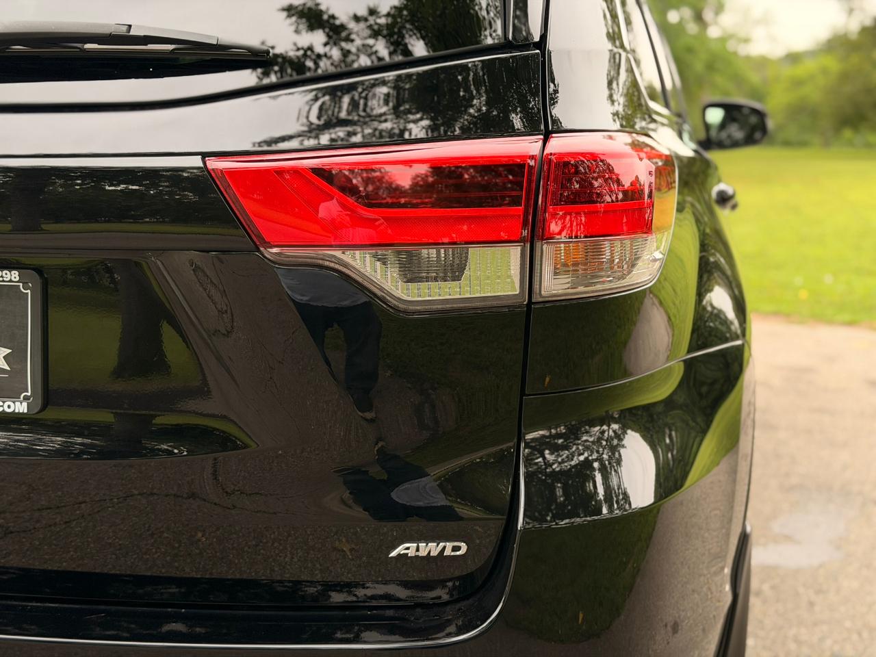 Toyota Highlander LE V6 AWD (Natl) 2019