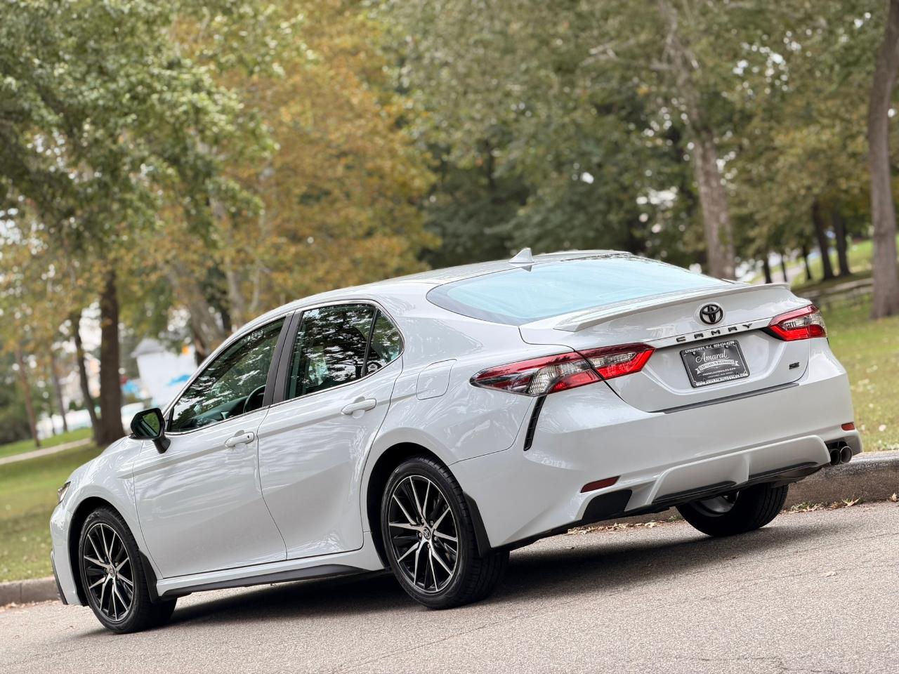 Toyota Camry SE Auto (Natl) 2024