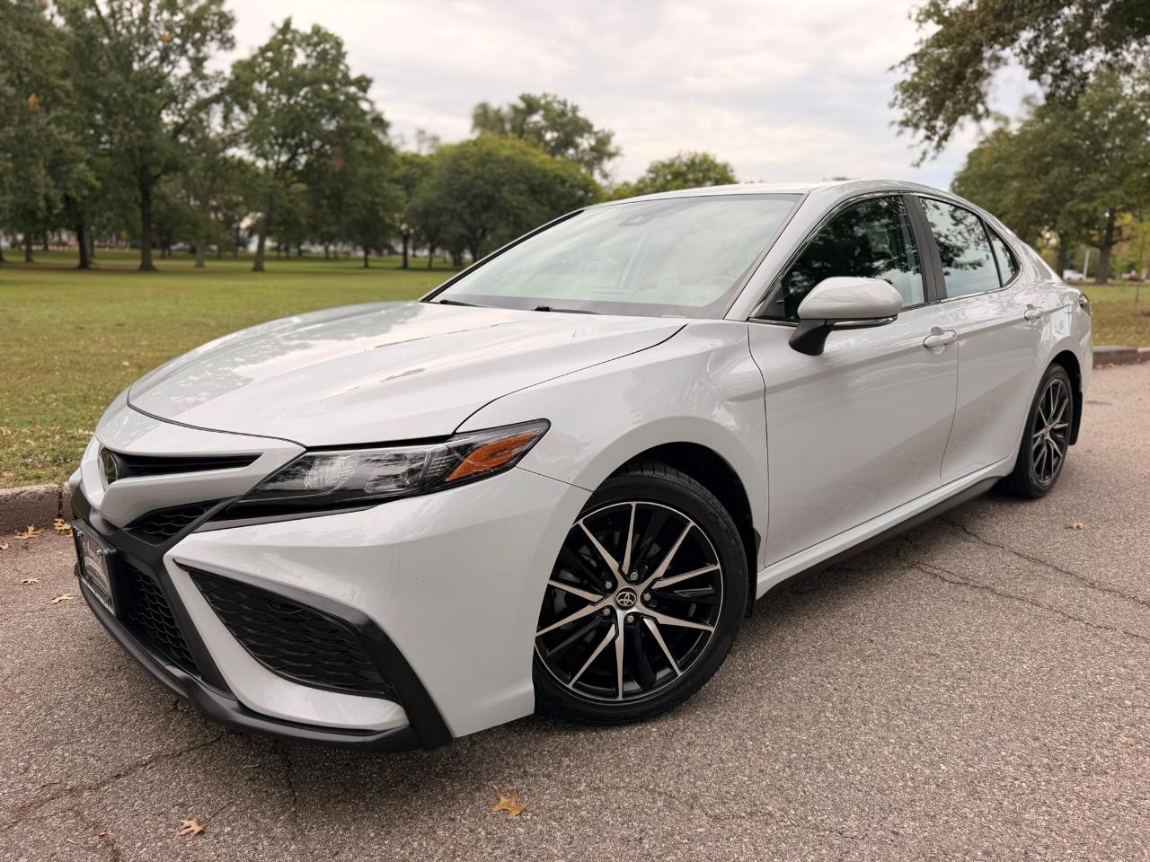 Toyota Camry SE Auto (Natl) 2024