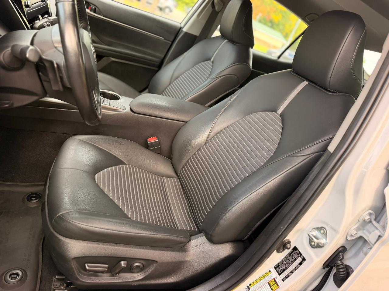 Toyota Camry SE Auto (Natl) 2024