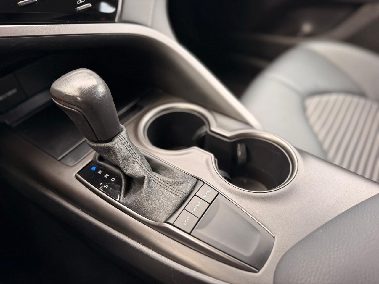 Toyota Camry SE Auto (Natl) 2024