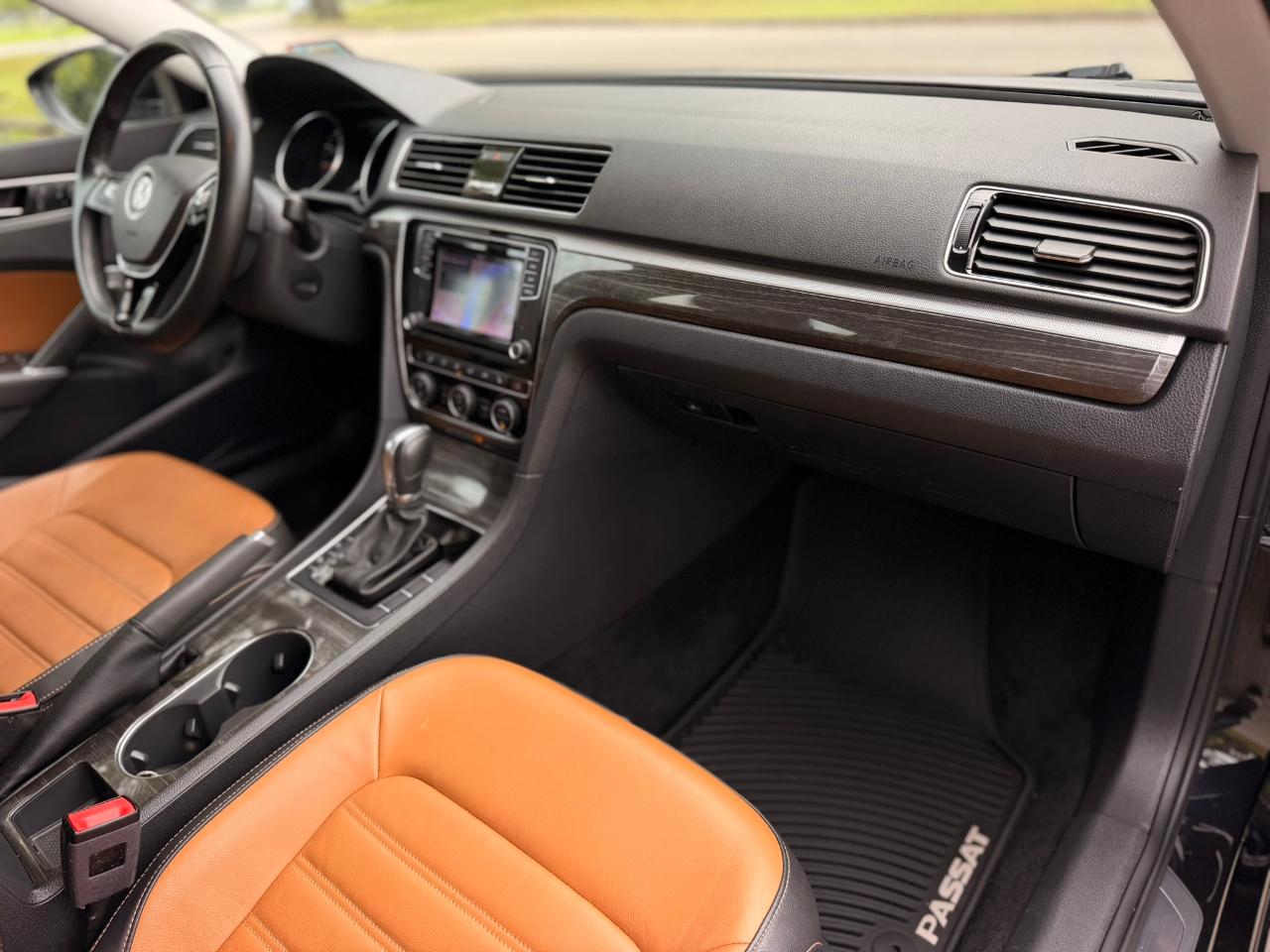 Volkswagen Passat 2.0T SEL Premium Auto 2018