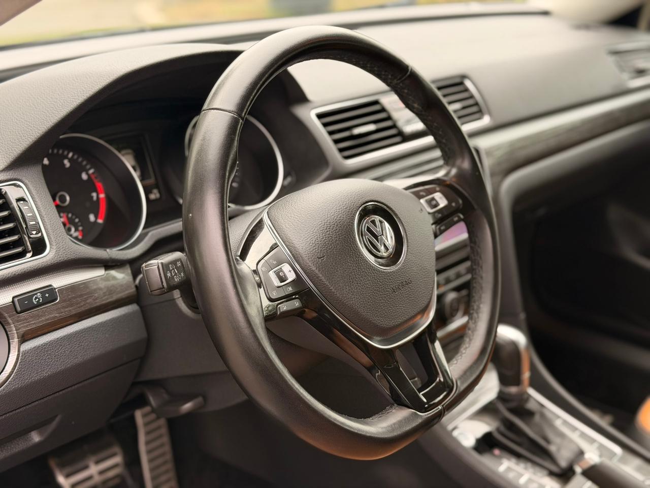 Volkswagen Passat 2.0T SEL Premium Auto 2018
