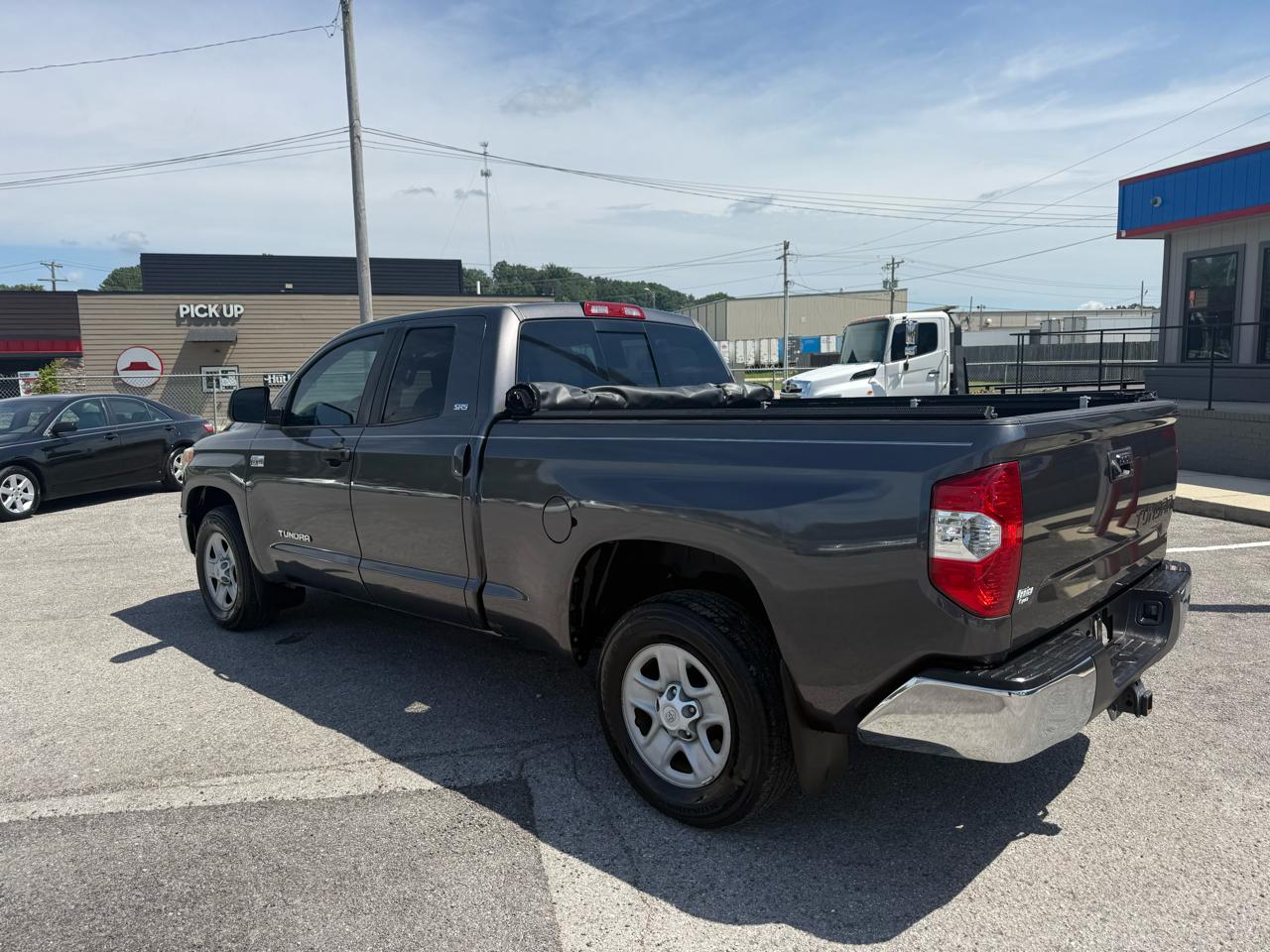 Toyota Tundra SR5 5.7L V8 Double Cab 2WD 2016