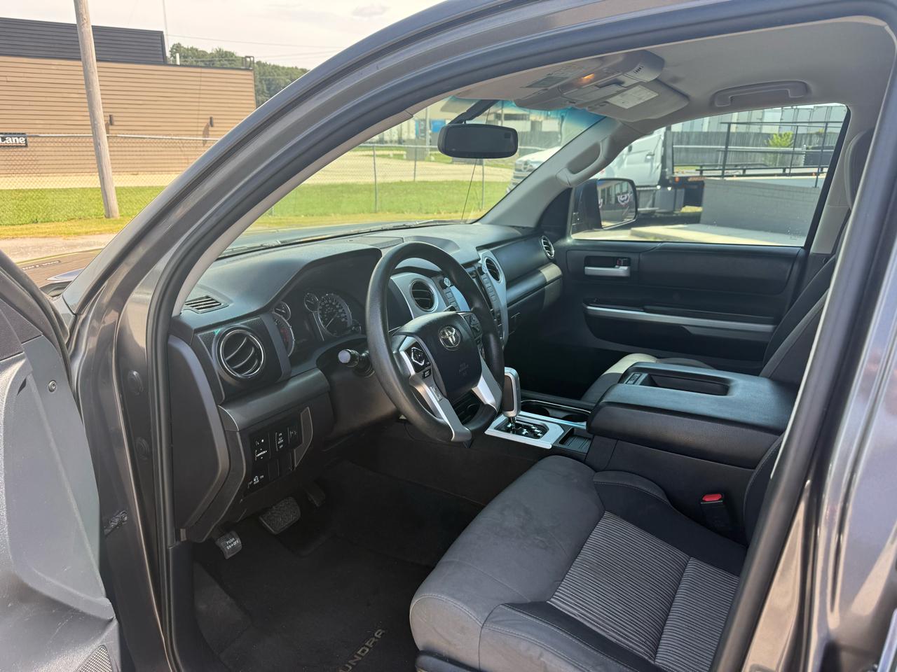 Toyota Tundra SR5 5.7L V8 Double Cab 2WD 2016