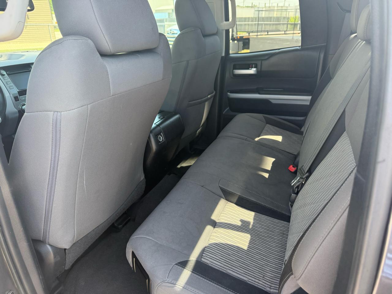 Toyota Tundra SR5 5.7L V8 Double Cab 2WD 2016
