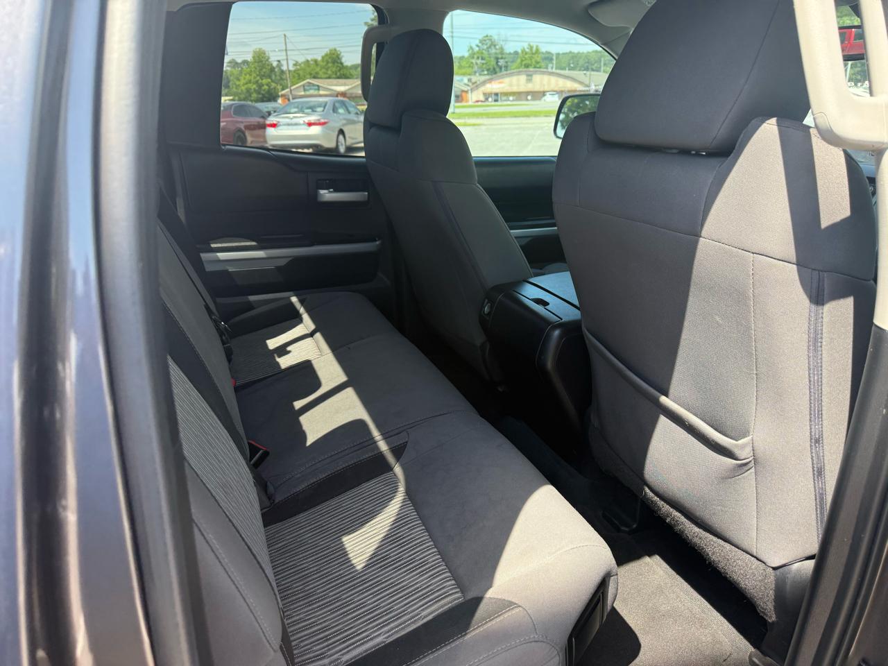 Toyota Tundra SR5 5.7L V8 Double Cab 2WD 2016