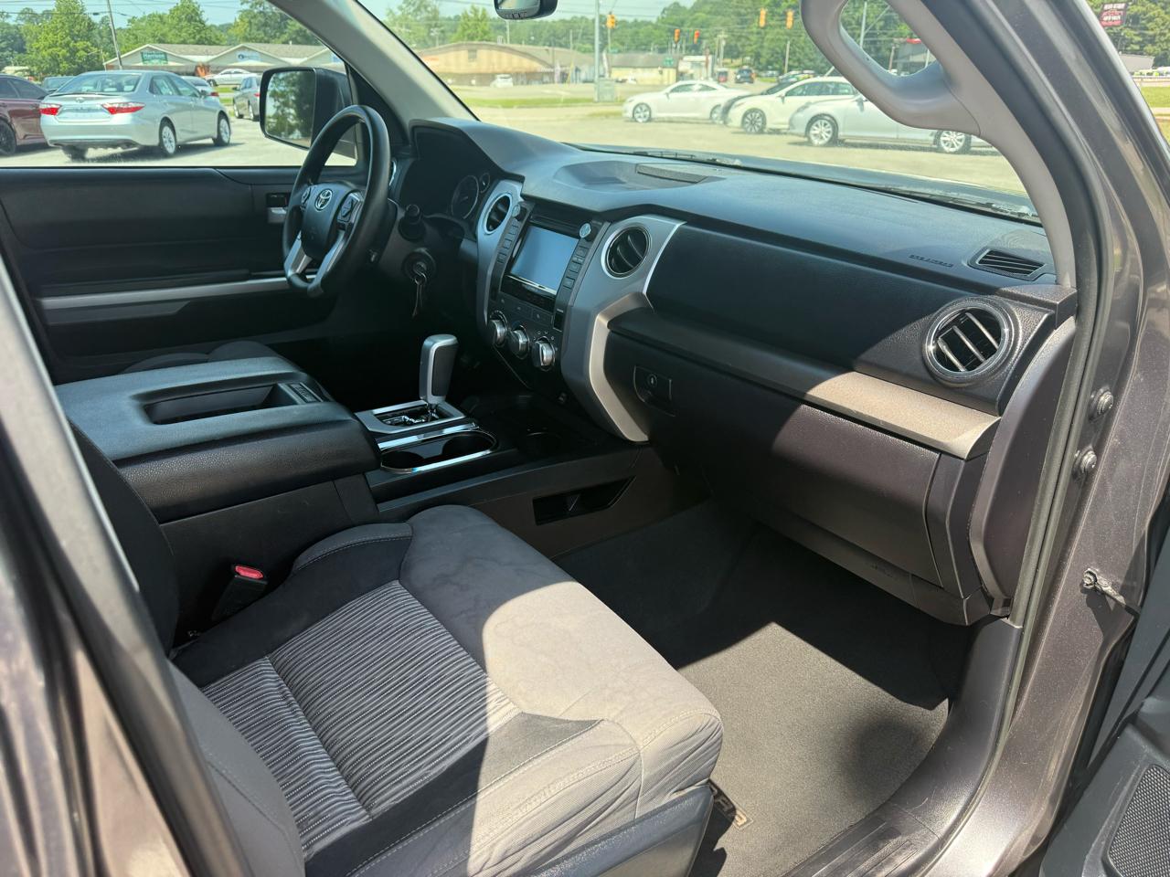 Toyota Tundra SR5 5.7L V8 Double Cab 2WD 2016