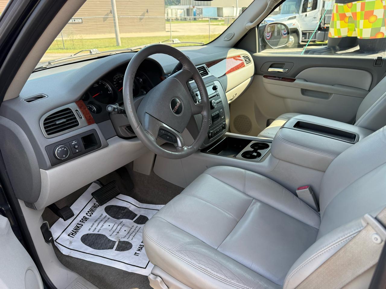GMC Yukon SLT1 2WD 2011