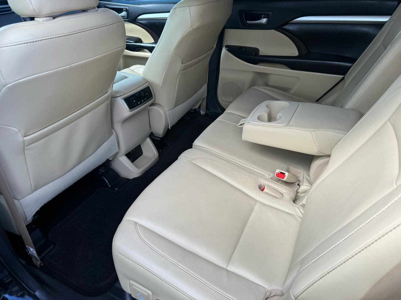 Toyota Highlander XLE FWD V6 2017