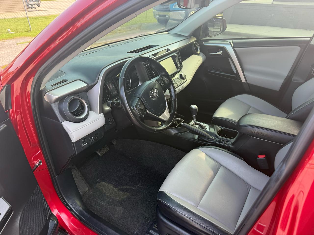 Toyota RAV4 Limited FWD 2016