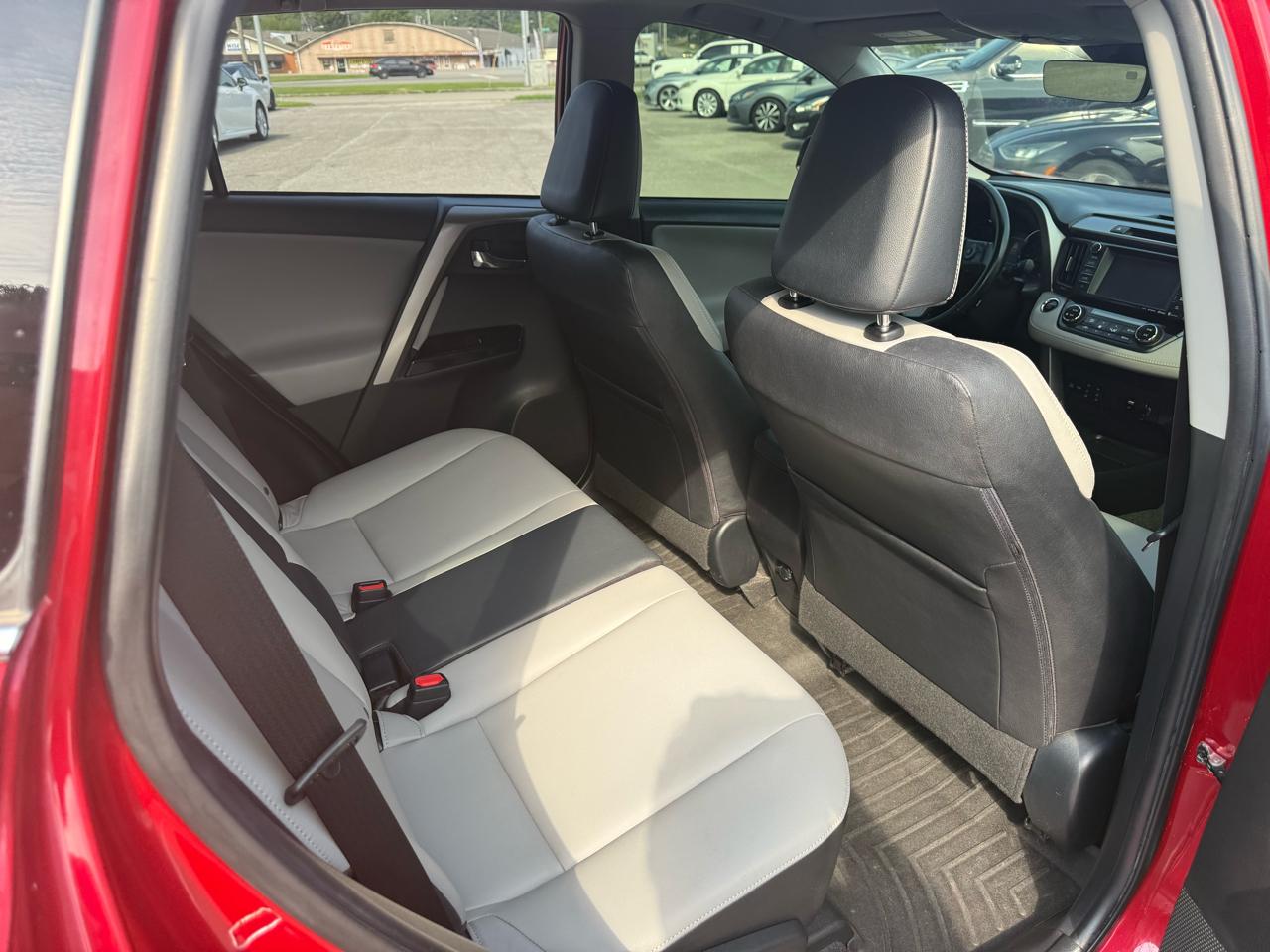 Toyota RAV4 Limited FWD 2016