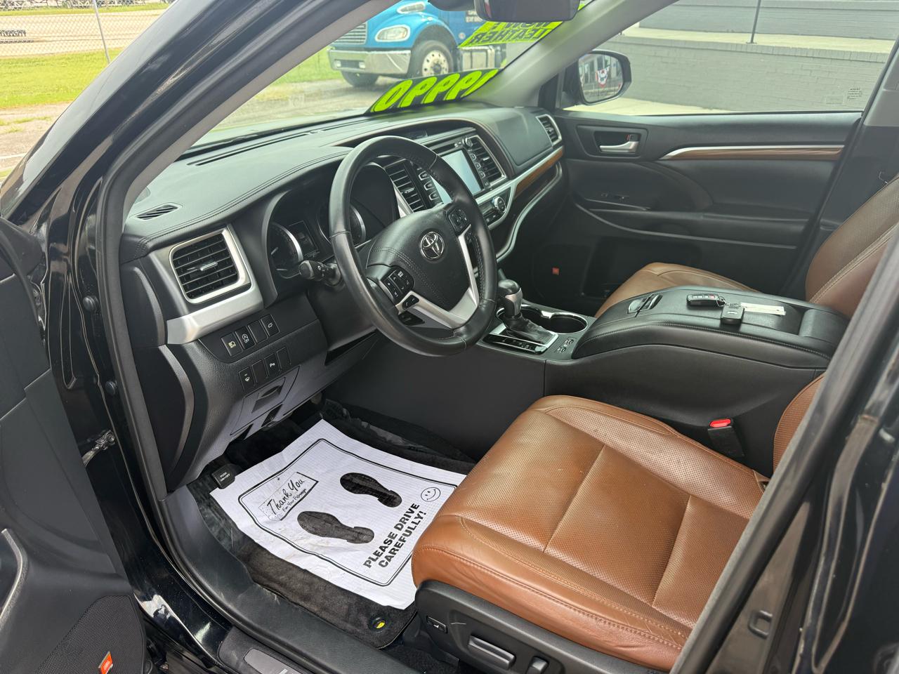 Toyota Highlander Limited Platinum FWD V6 2017