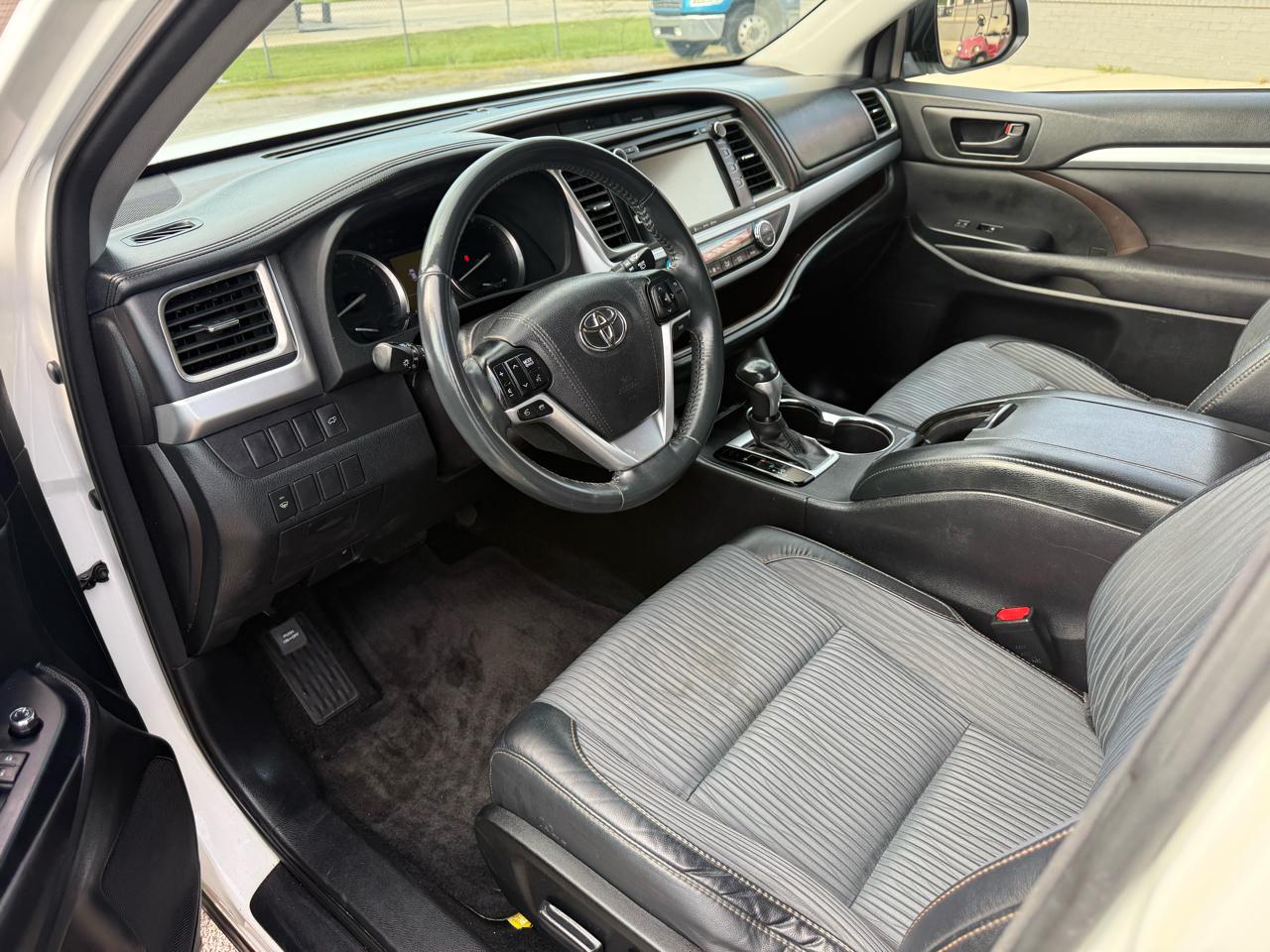 Toyota Highlander LE FWD V6 2016