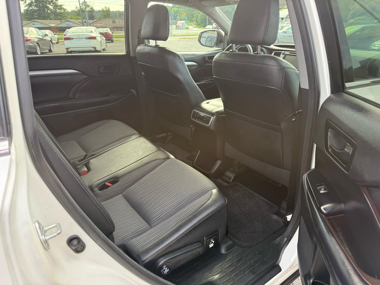 Toyota Highlander LE FWD V6 2016