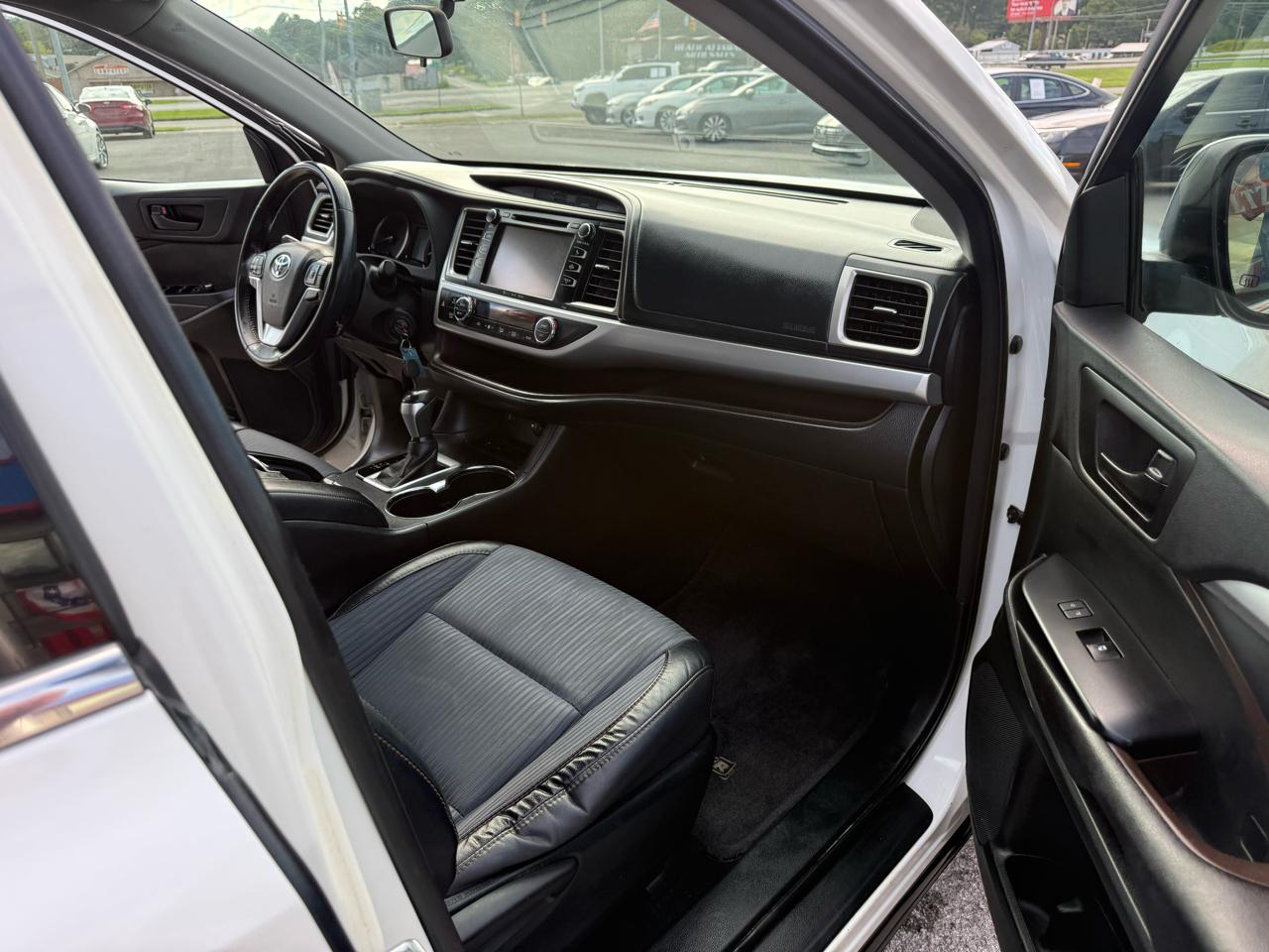 Toyota Highlander LE FWD V6 2016
