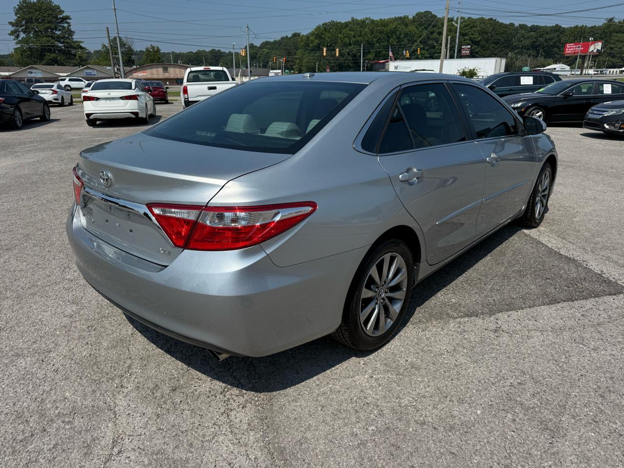 2017 Toyota Camry XLE - Photo 3