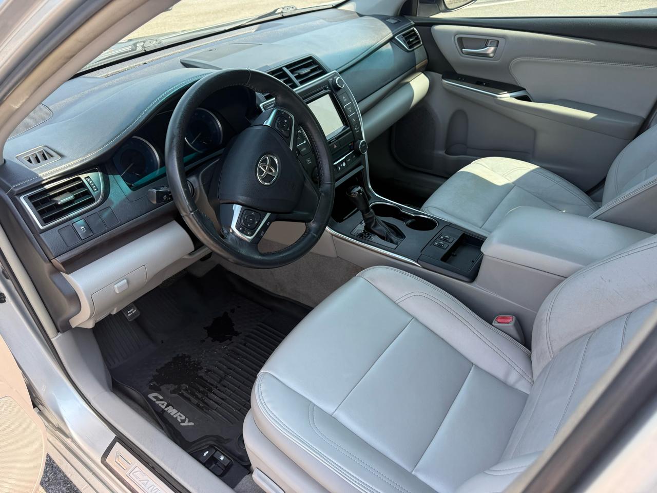 2017 Toyota Camry XLE - Photo 5