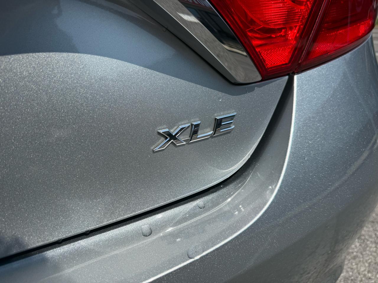 2017 Toyota Camry XLE - Photo 7