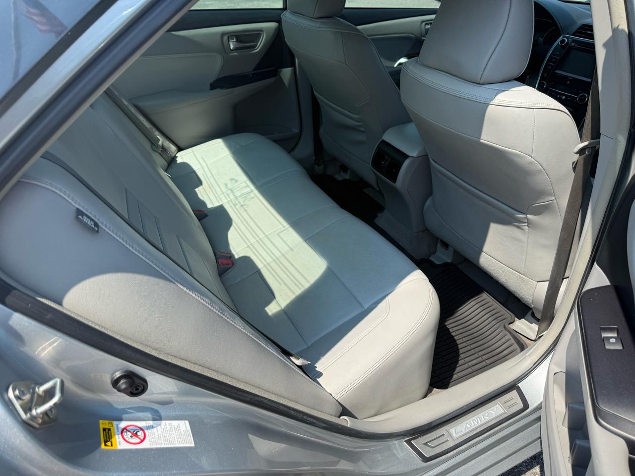 2017 Toyota Camry XLE - Photo 8