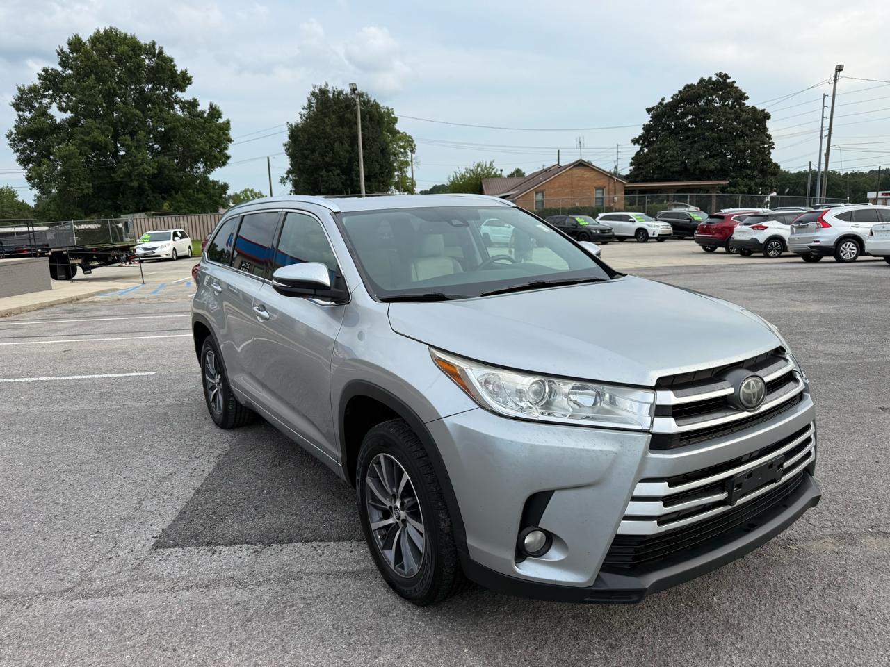 2017 Toyota Highlander XLE - Photo 2