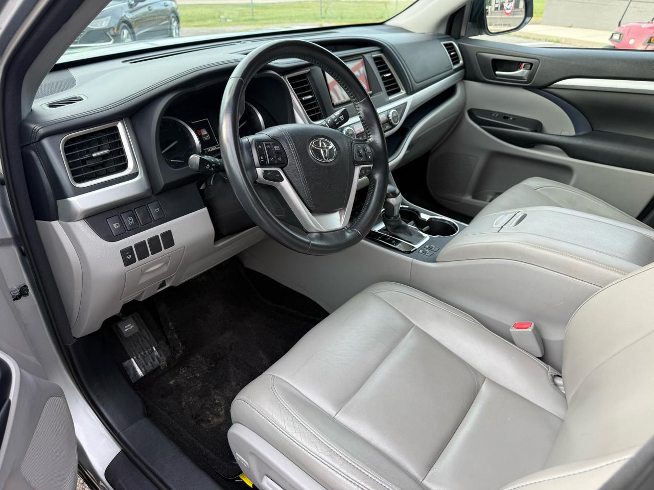 2017 Toyota Highlander XLE - Photo 4