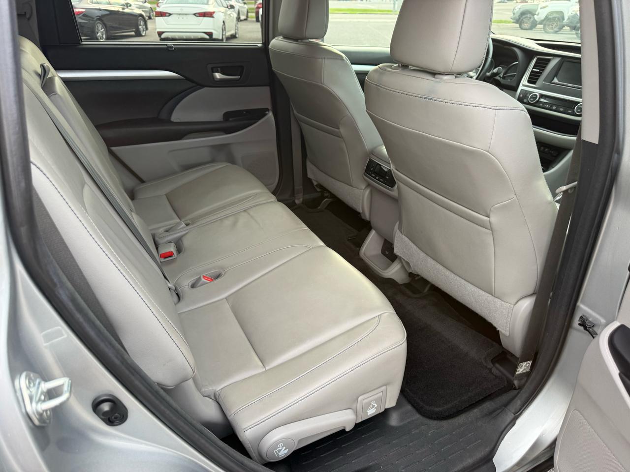 2017 Toyota Highlander XLE - Photo 9