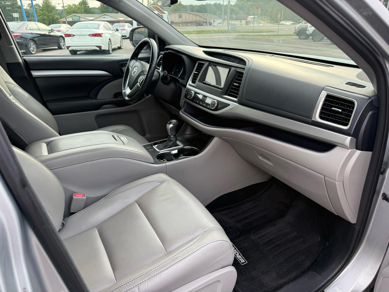 2017 Toyota Highlander XLE - Photo 11