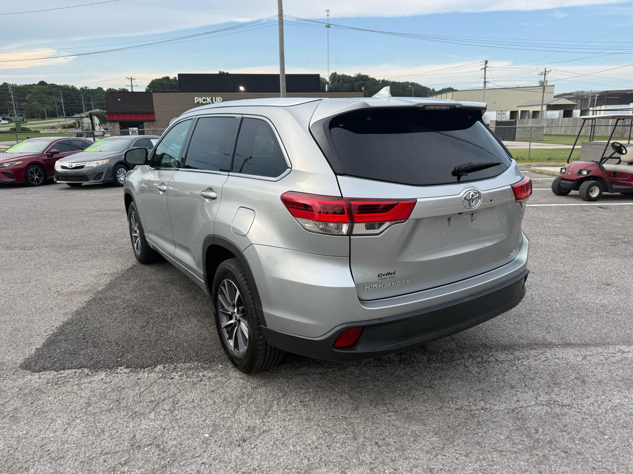 2017 Toyota Highlander XLE - Photo 12