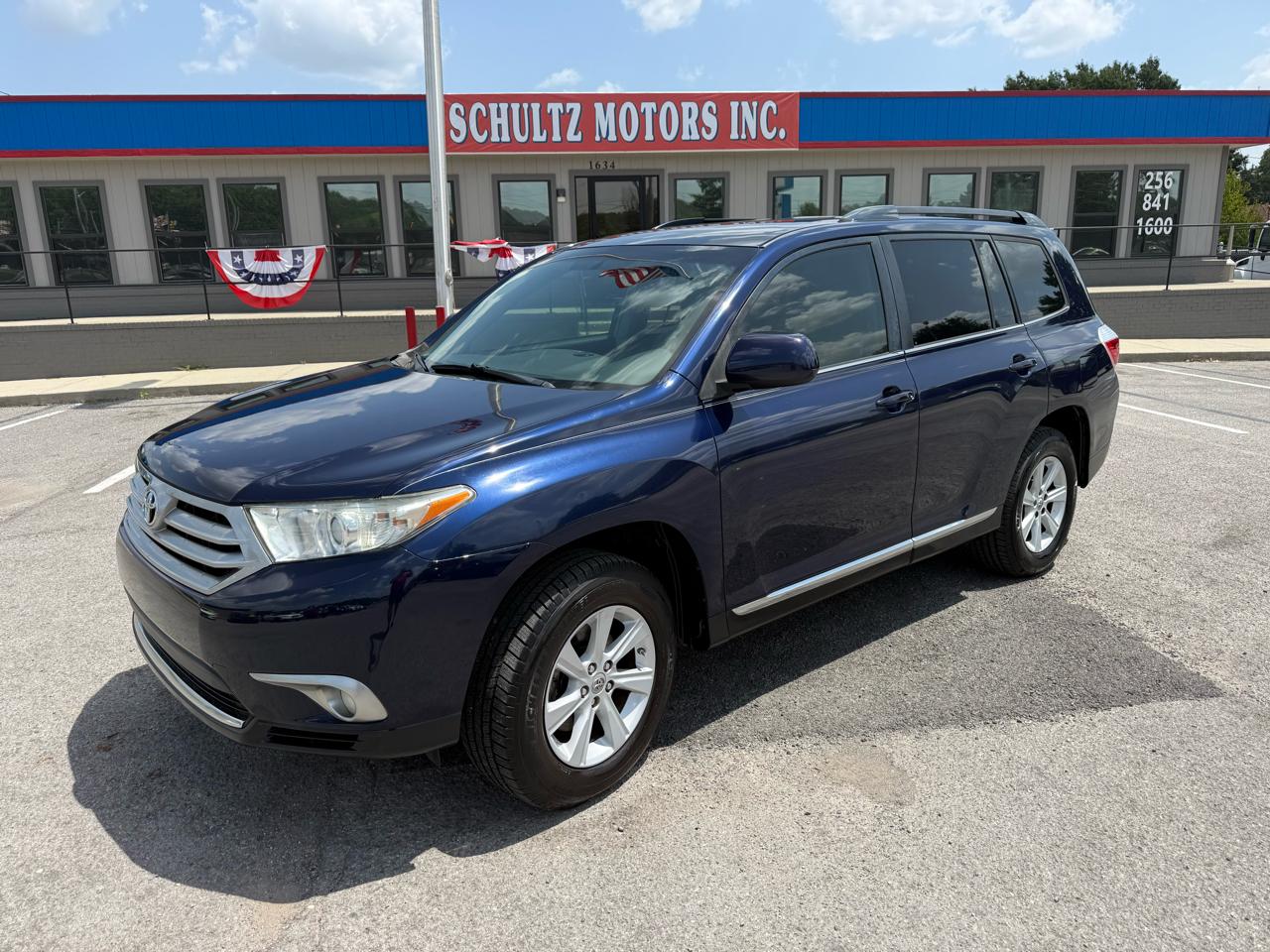Toyota Highlander Base 2WD V6 2013