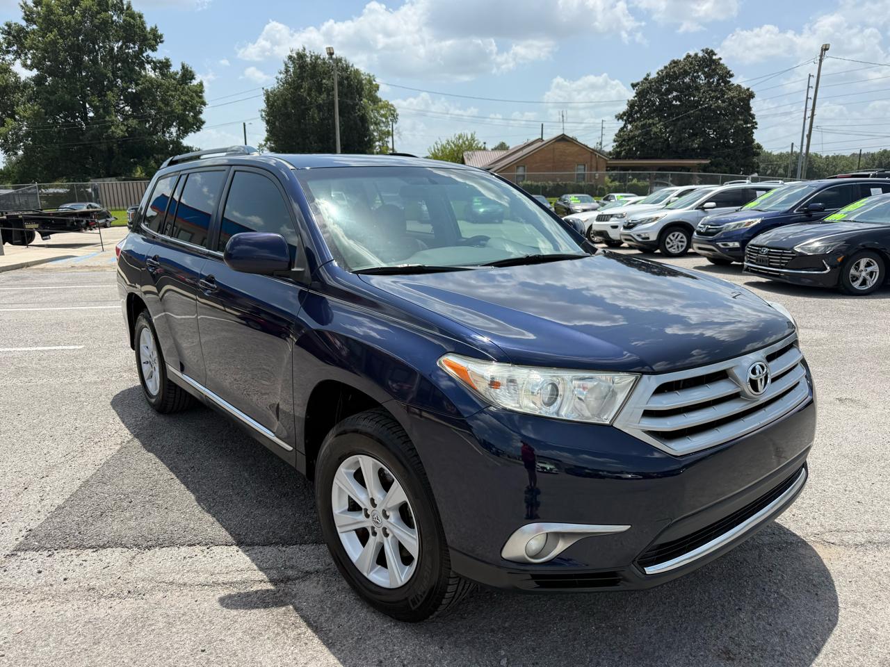 Toyota Highlander Base 2WD V6 2013