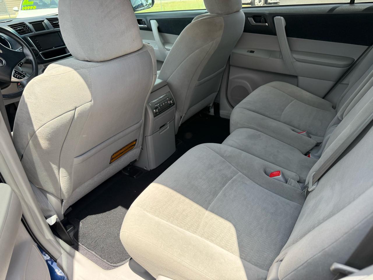 Toyota Highlander Base 2WD V6 2013