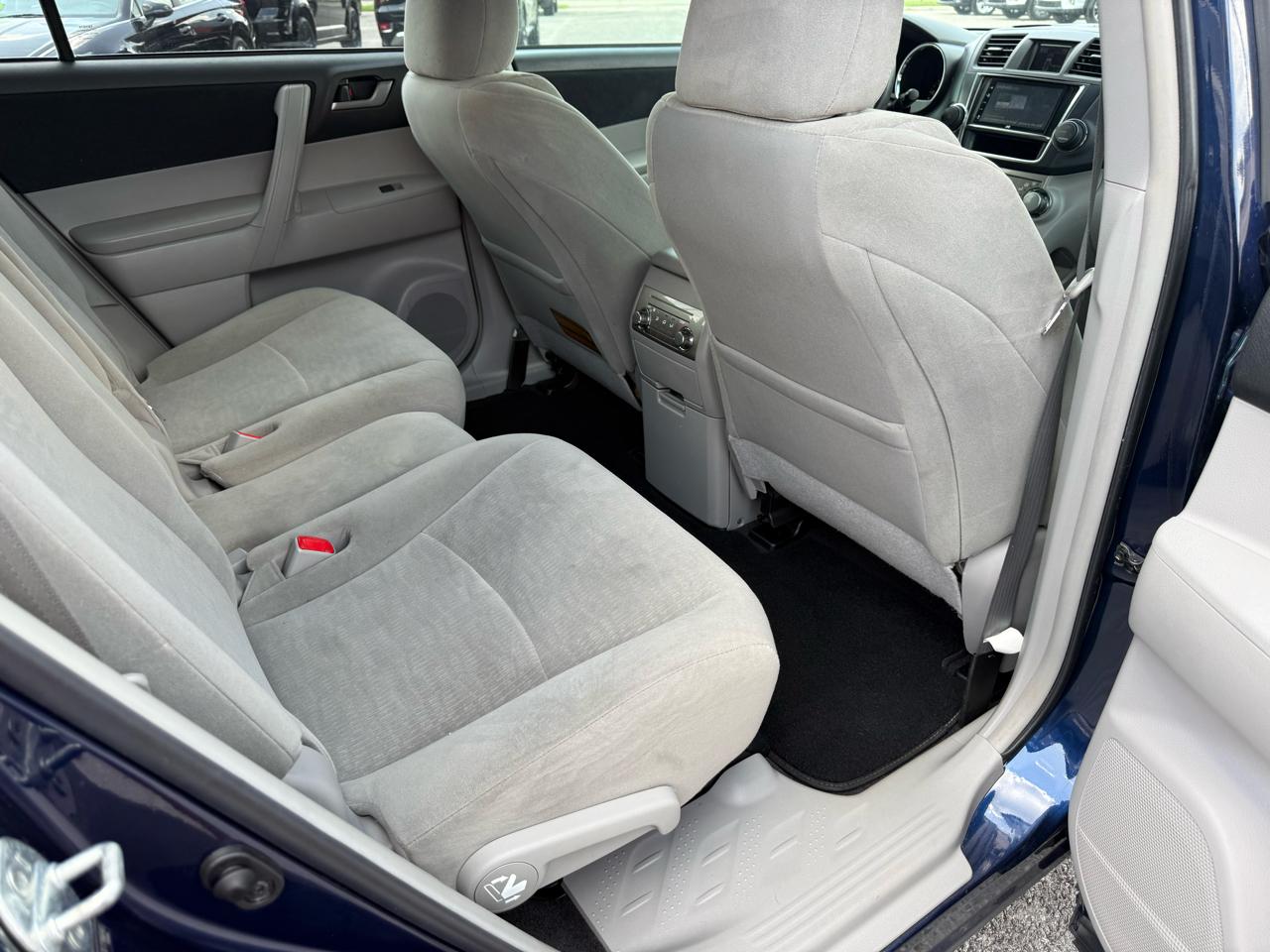 Toyota Highlander Base 2WD V6 2013