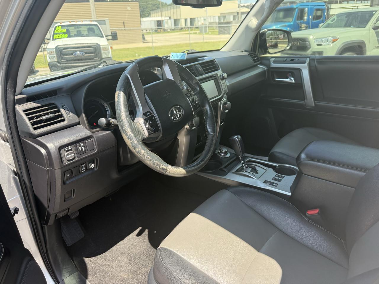 Toyota 4Runner SR5 4WD 2016